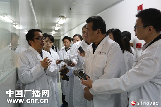 中央人民广播电台“走转改”系列报道《倾听北京 》采访团17日来到科兴控股生物技术有限公司。